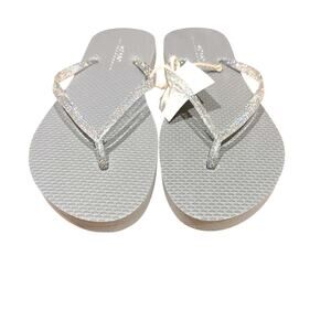 Old Navy size 7 NWOT Grey Gray Flip Flops Sparkle Summertime Cute Wedding